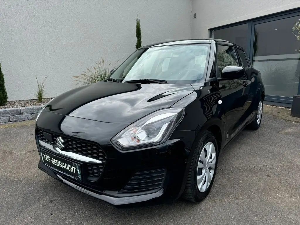 Photo 1 : Suzuki Swift 2021 Petrol