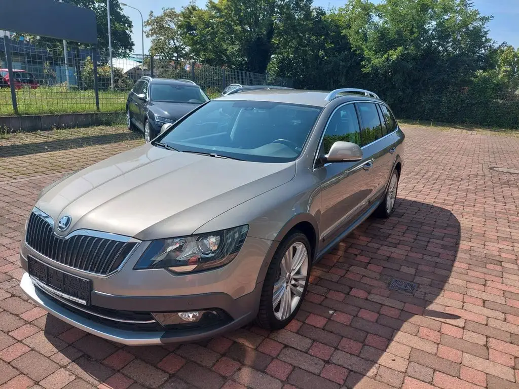 Photo 1 : Skoda Superb 2016 Petrol