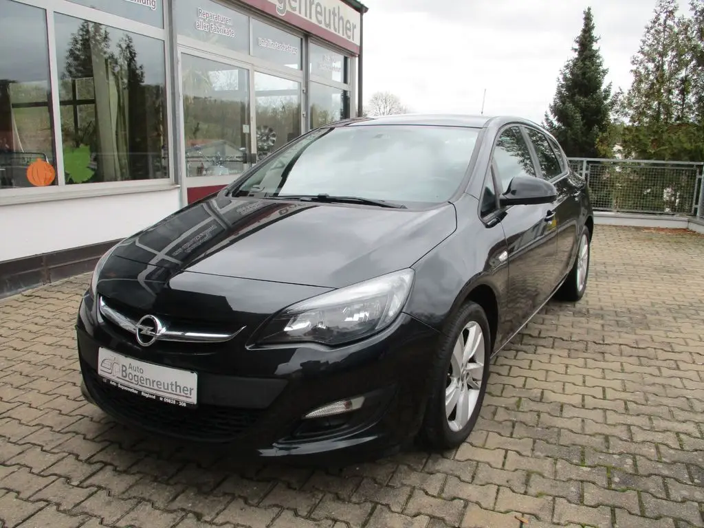 Photo 1 : Opel Astra 2015 Petrol