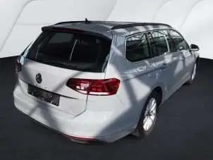 Photo 1 : Volkswagen Passat 2022 Petrol