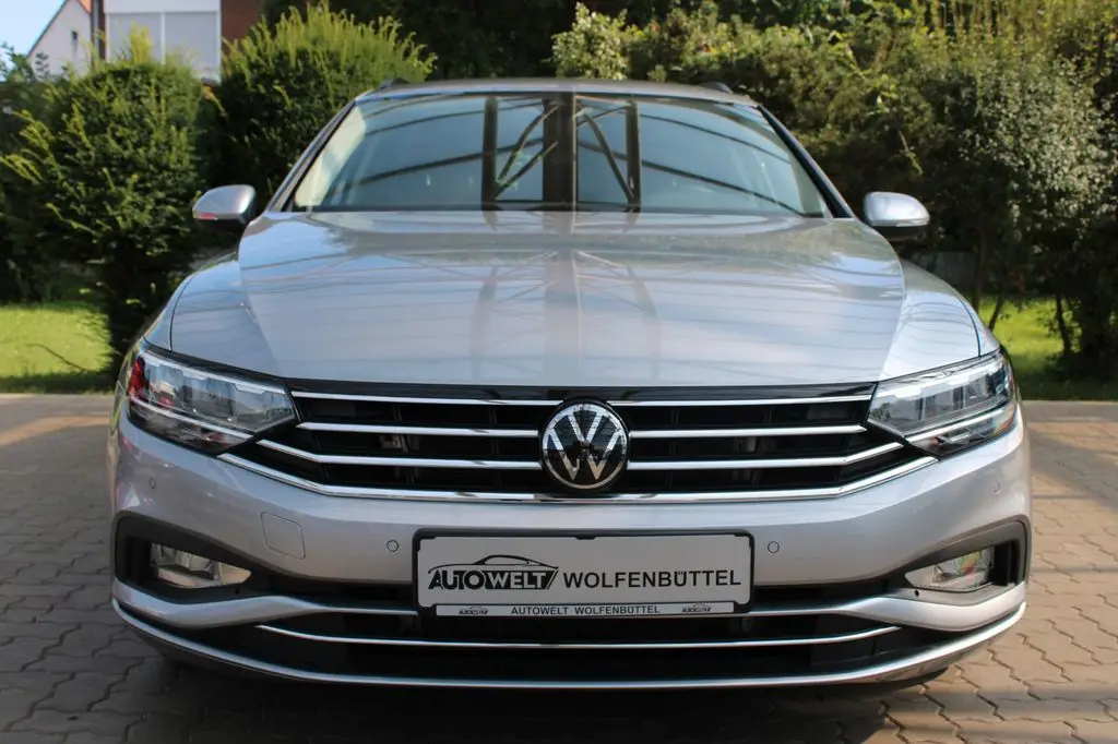 Photo 1 : Volkswagen Passat 2023 Essence