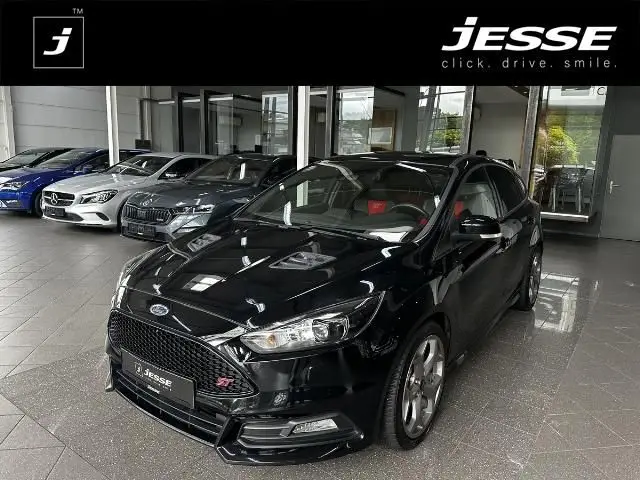 Photo 1 : Ford Focus 2018 Petrol