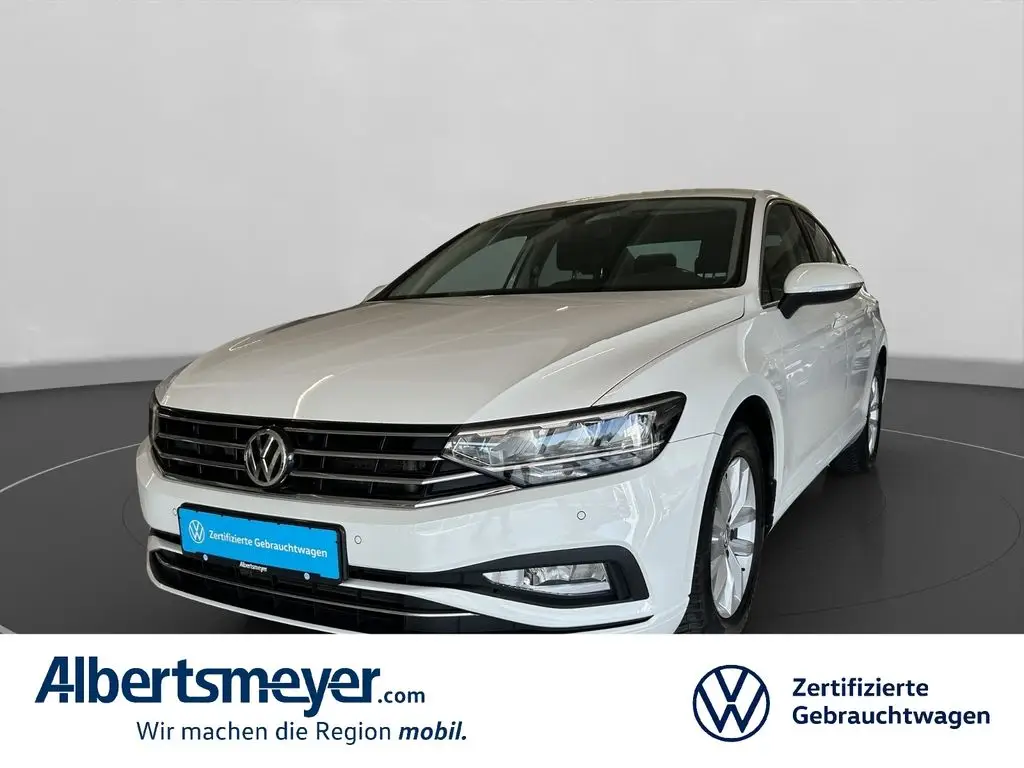 Photo 1 : Volkswagen Passat 2020 Essence