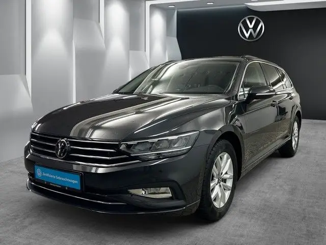 Photo 1 : Volkswagen Passat 2023 Petrol