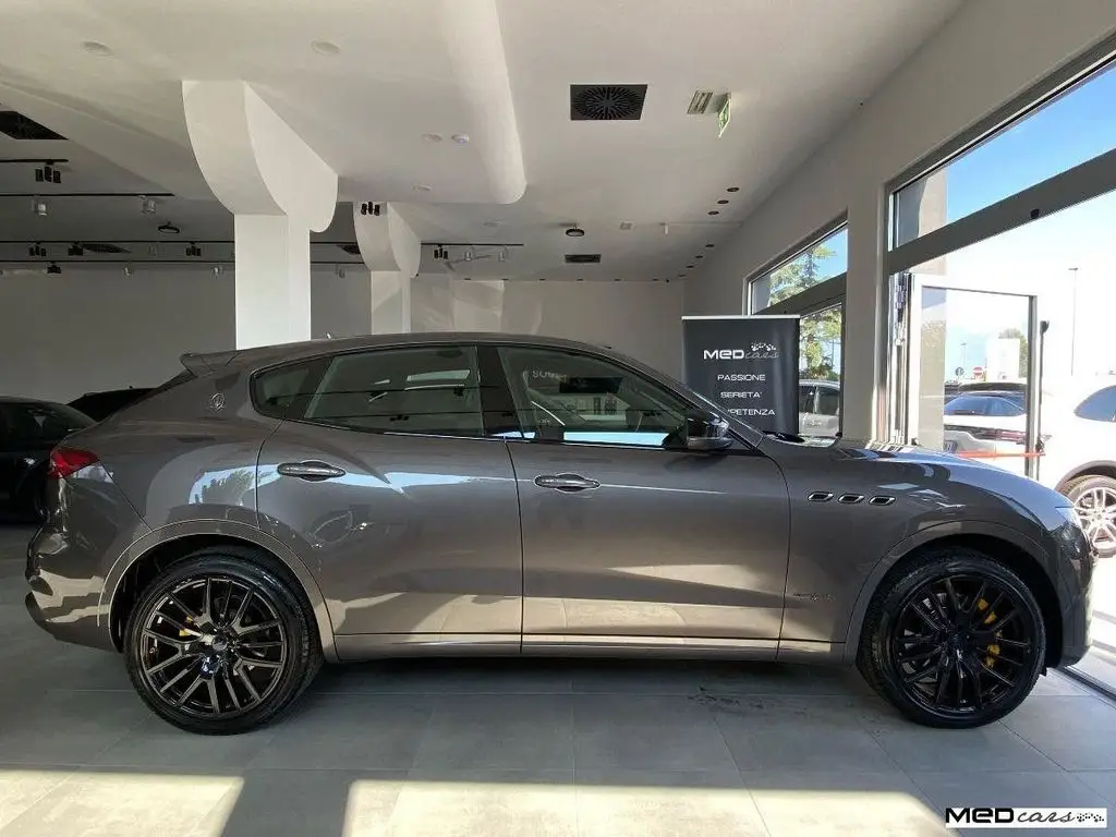 Photo 1 : Maserati Levante 2019 Essence