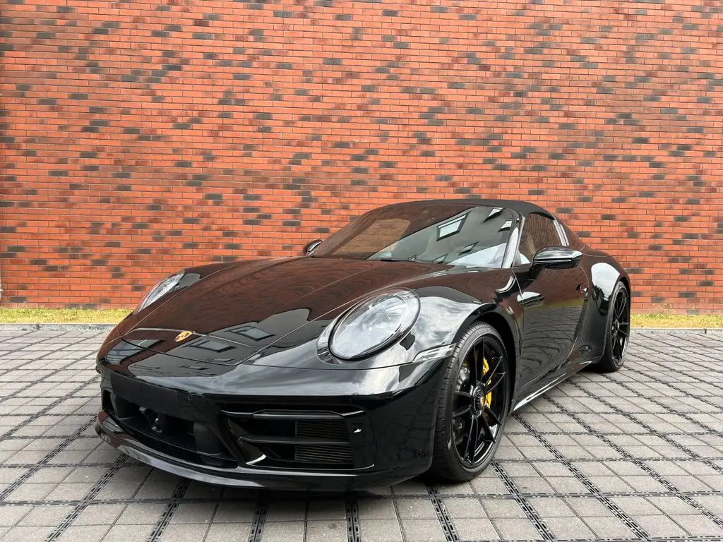 Photo 1 : Porsche 992 2022 Petrol