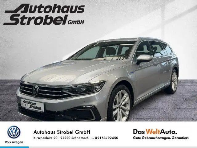 Photo 1 : Volkswagen Passat 2023 Hybrid