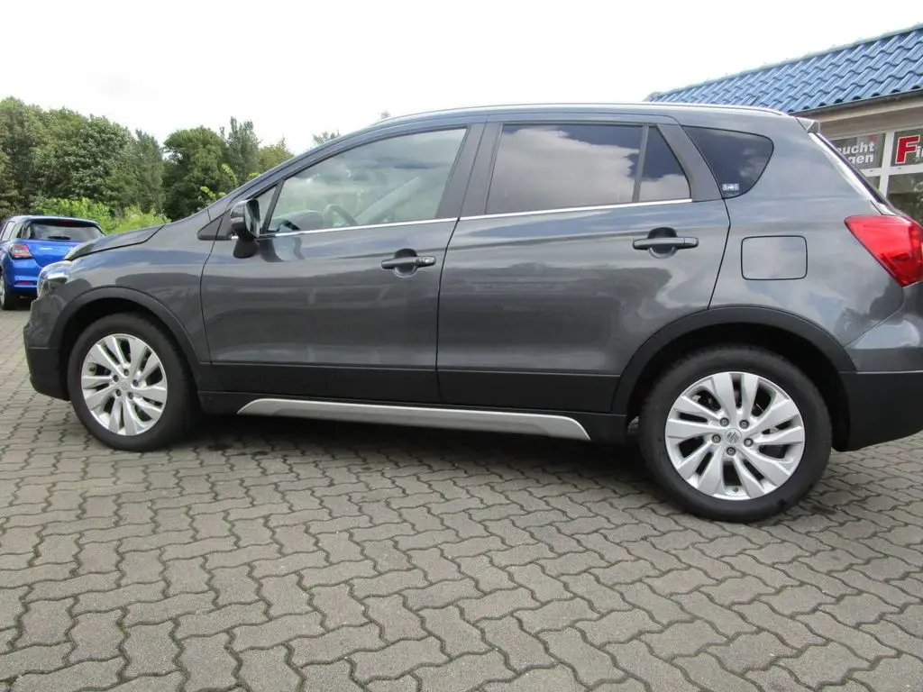 Photo 1 : Suzuki Sx4 2016 Petrol