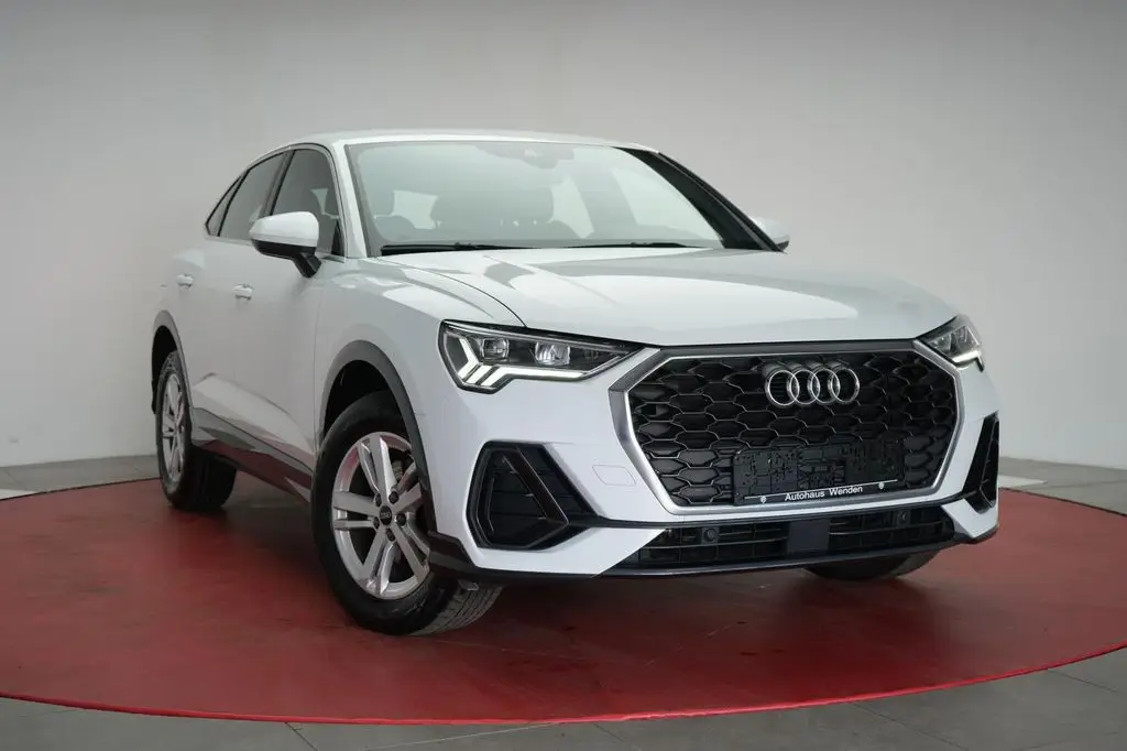 Photo 1 : Audi Q3 2021 Essence