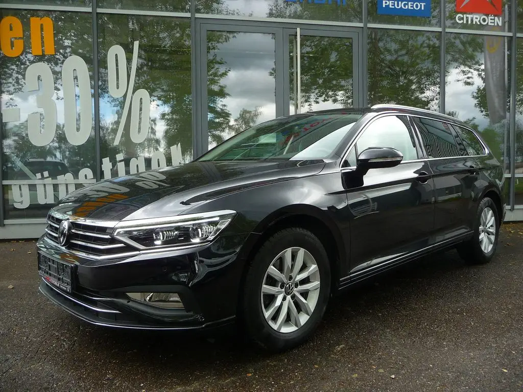 Photo 1 : Volkswagen Passat 2023 Petrol