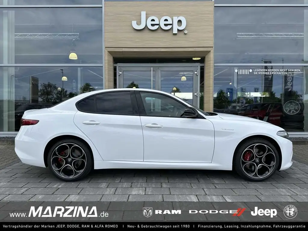 Photo 1 : Alfa Romeo Giulia 2023 Petrol