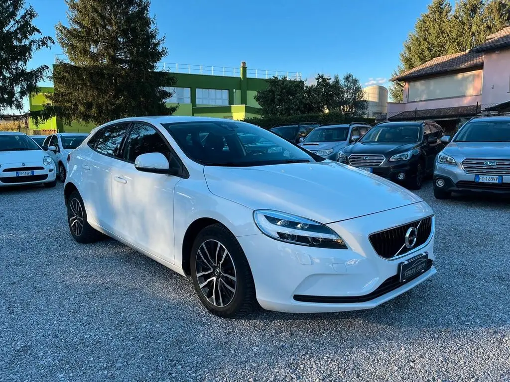 Photo 1 : Volvo V40 2018 Essence