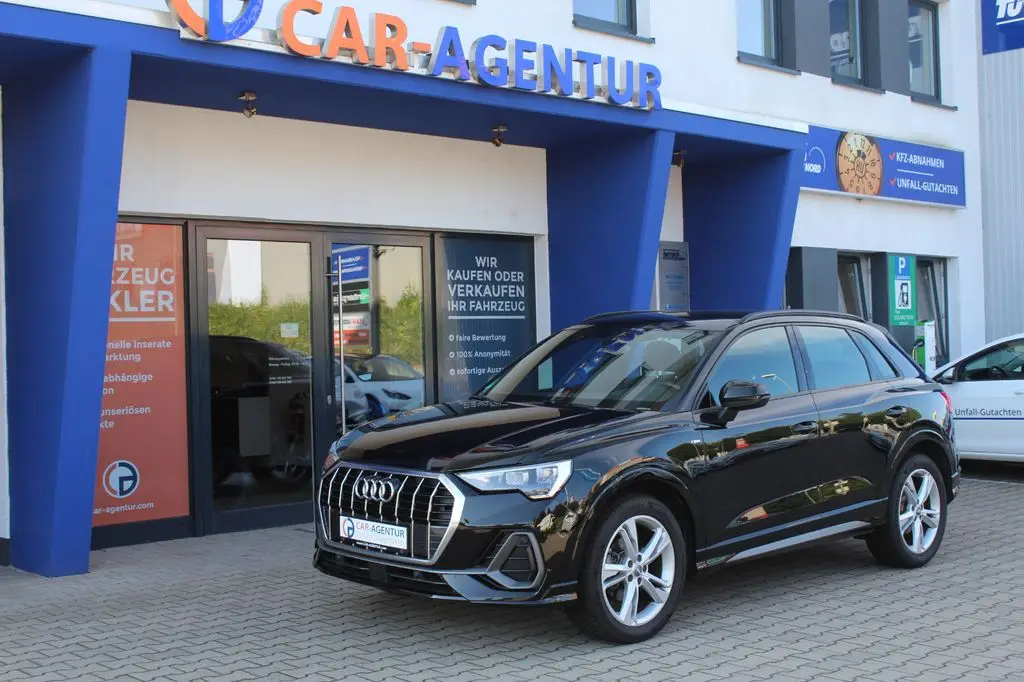 Photo 1 : Audi Q3 2019 Petrol