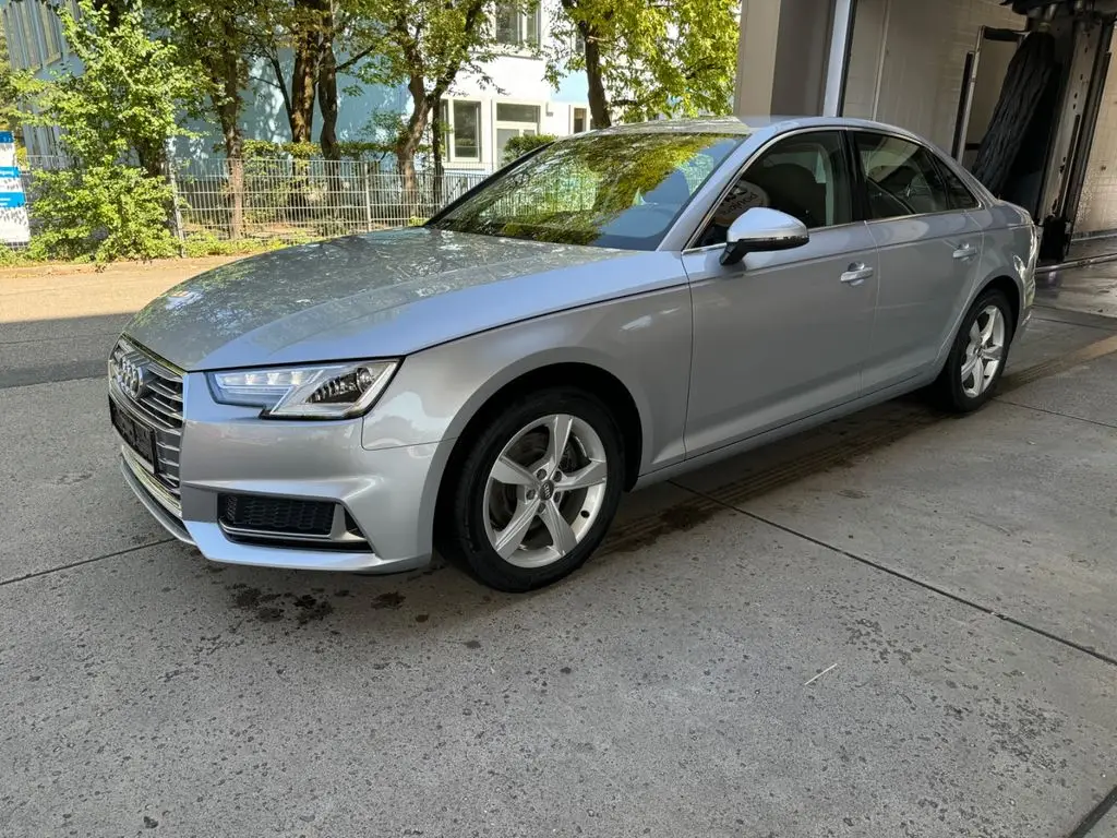 Photo 1 : Audi A4 2019 Petrol