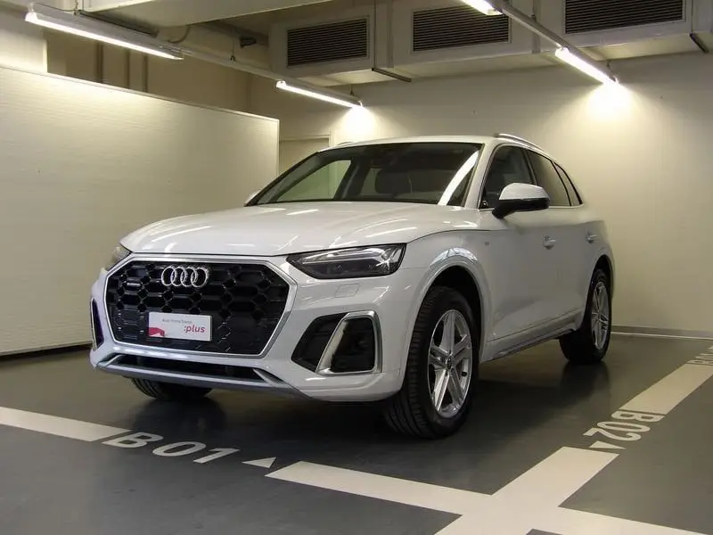 Photo 1 : Audi Q5 2023 Hybrid