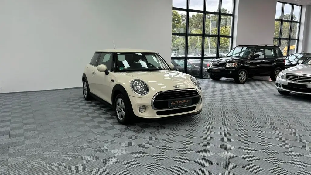 Photo 1 : Mini One 2015 Petrol