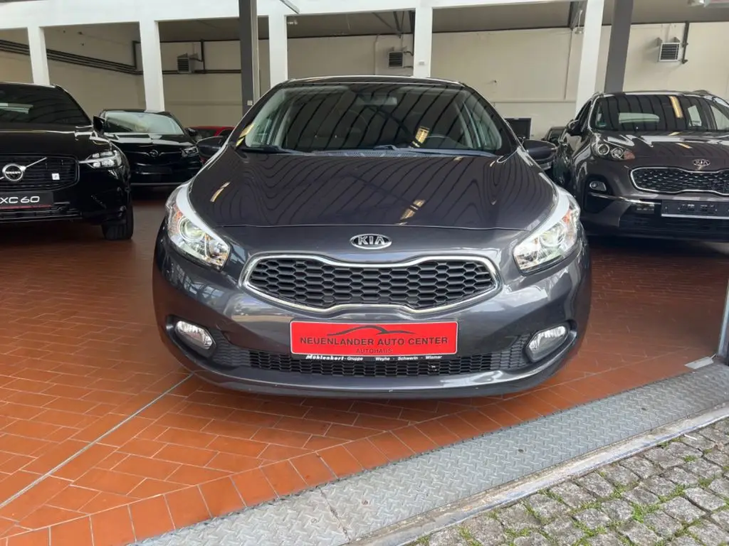 Photo 1 : Kia Ceed 2015 Petrol