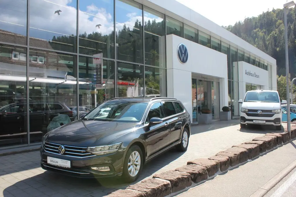 Photo 1 : Volkswagen Passat 2023 Essence