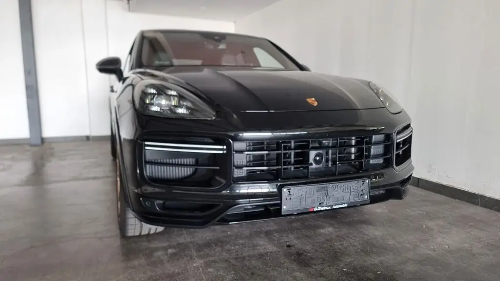 Photo 1 : Porsche Cayenne 2023 Petrol