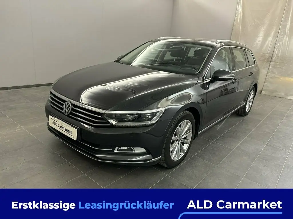 Photo 1 : Volkswagen Passat 2019 Essence