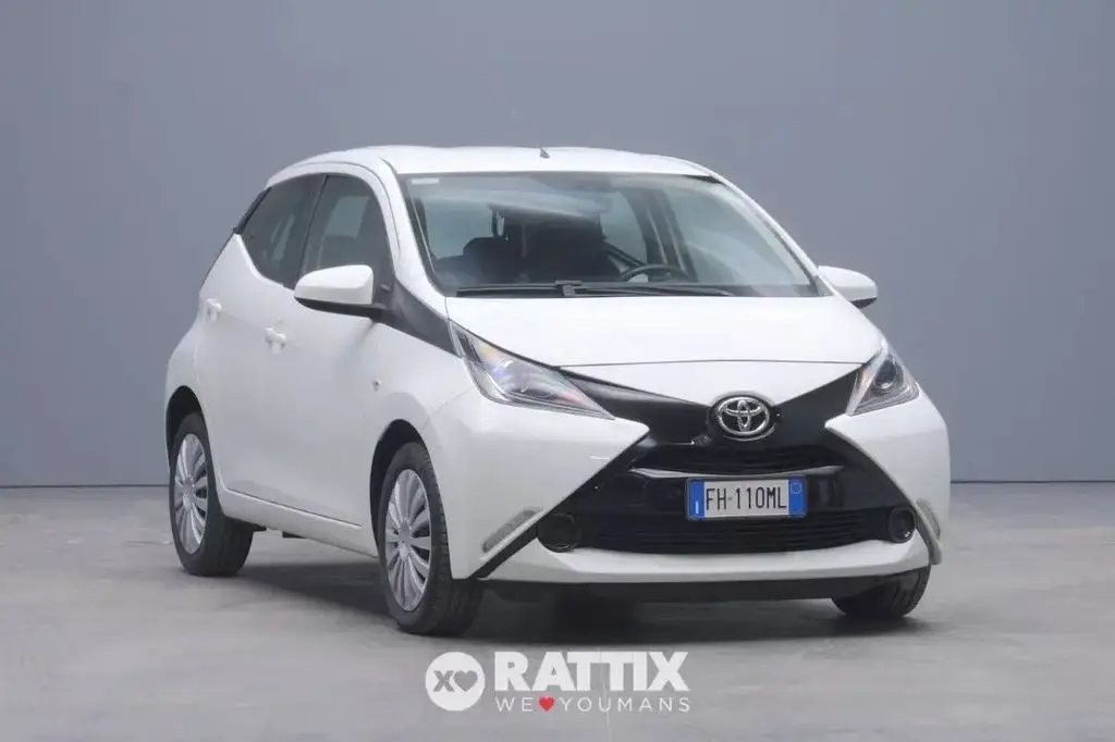 Photo 1 : Toyota Aygo X 2017 Petrol