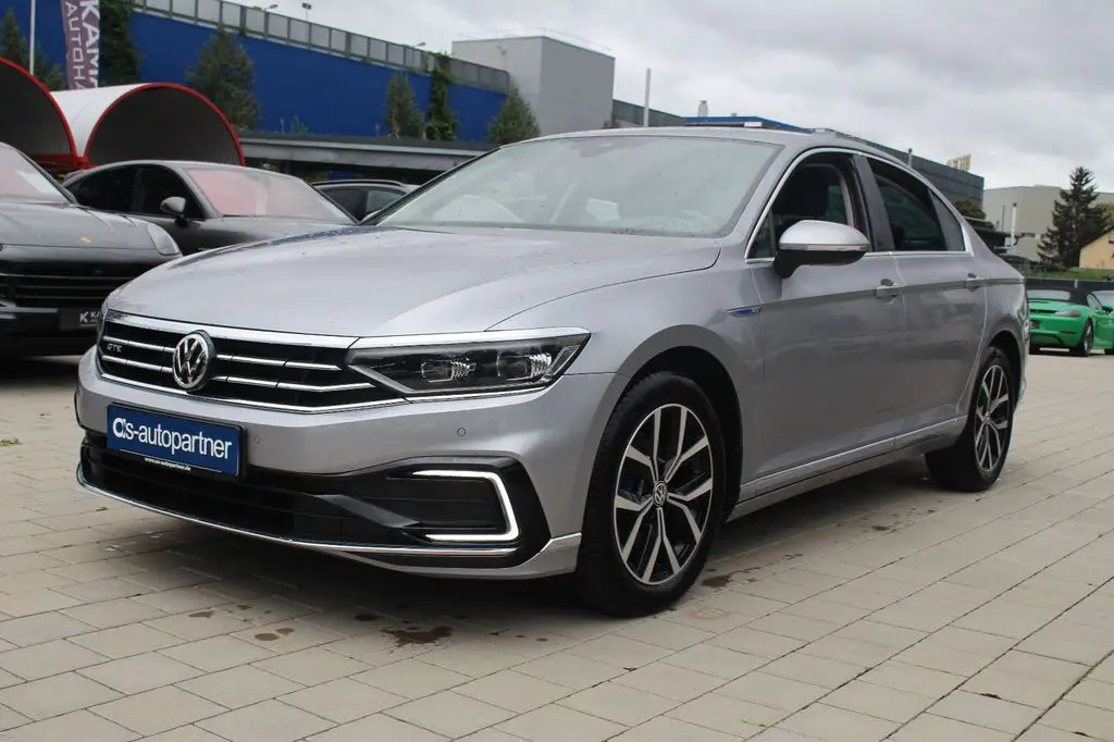 Photo 1 : Volkswagen Passat 2020 Hybrid