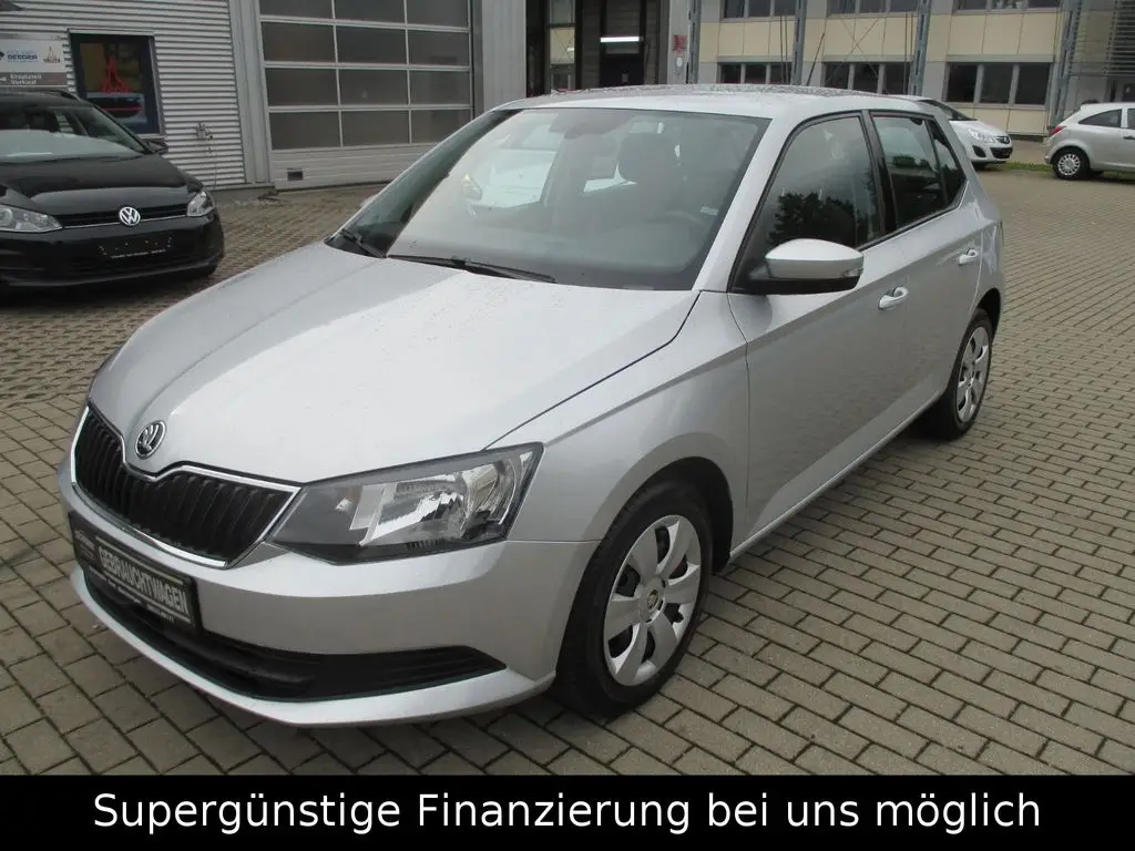 Photo 1 : Skoda Fabia 2015 Petrol