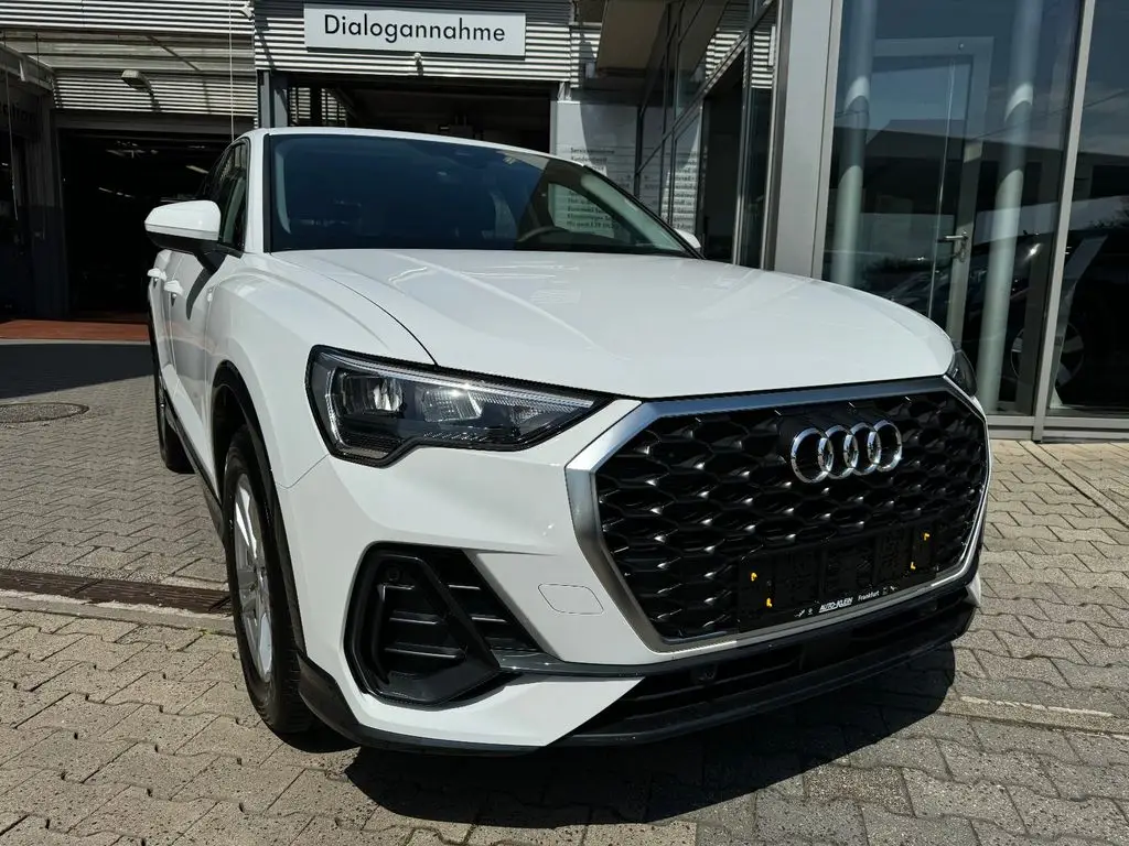 Photo 1 : Audi Q3 2024 Essence