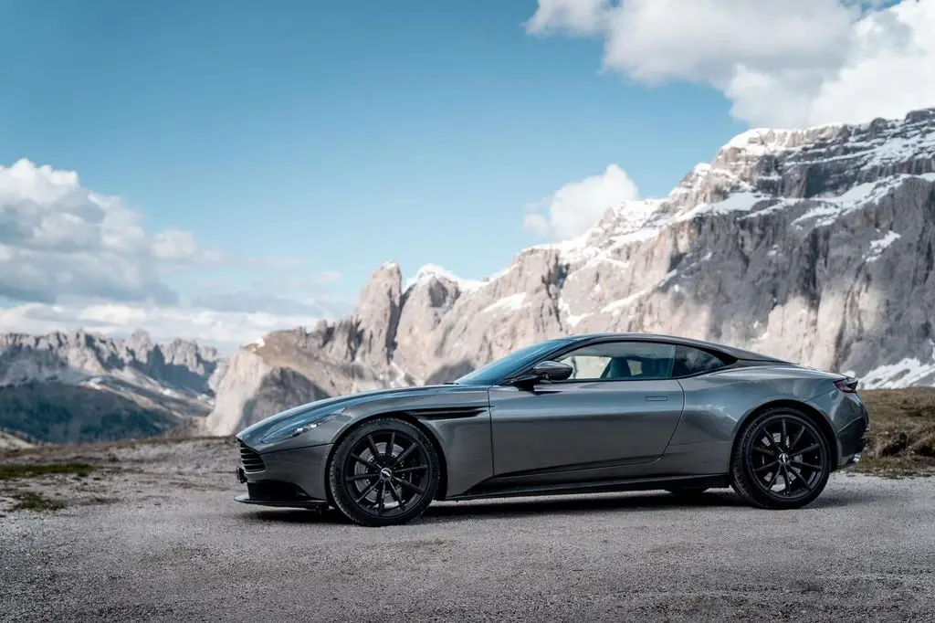 Photo 1 : Aston Martin Db11 2021 Petrol