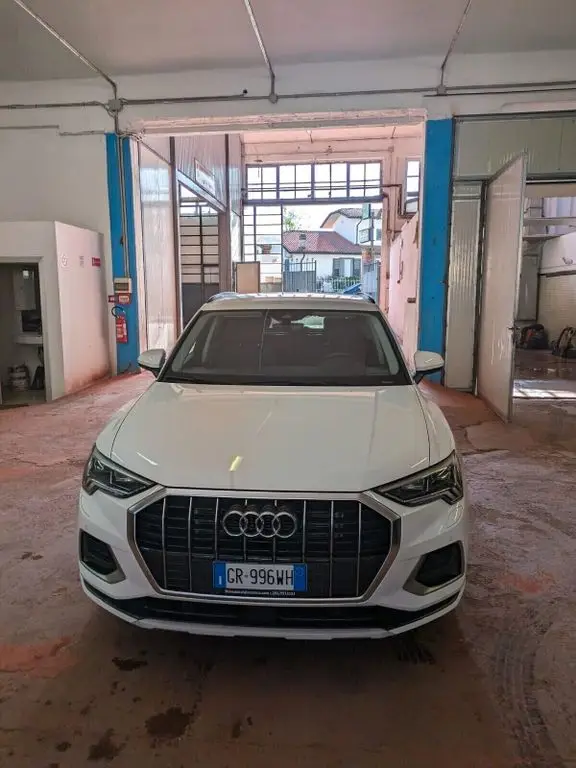 Photo 1 : Audi Q3 2023 Essence