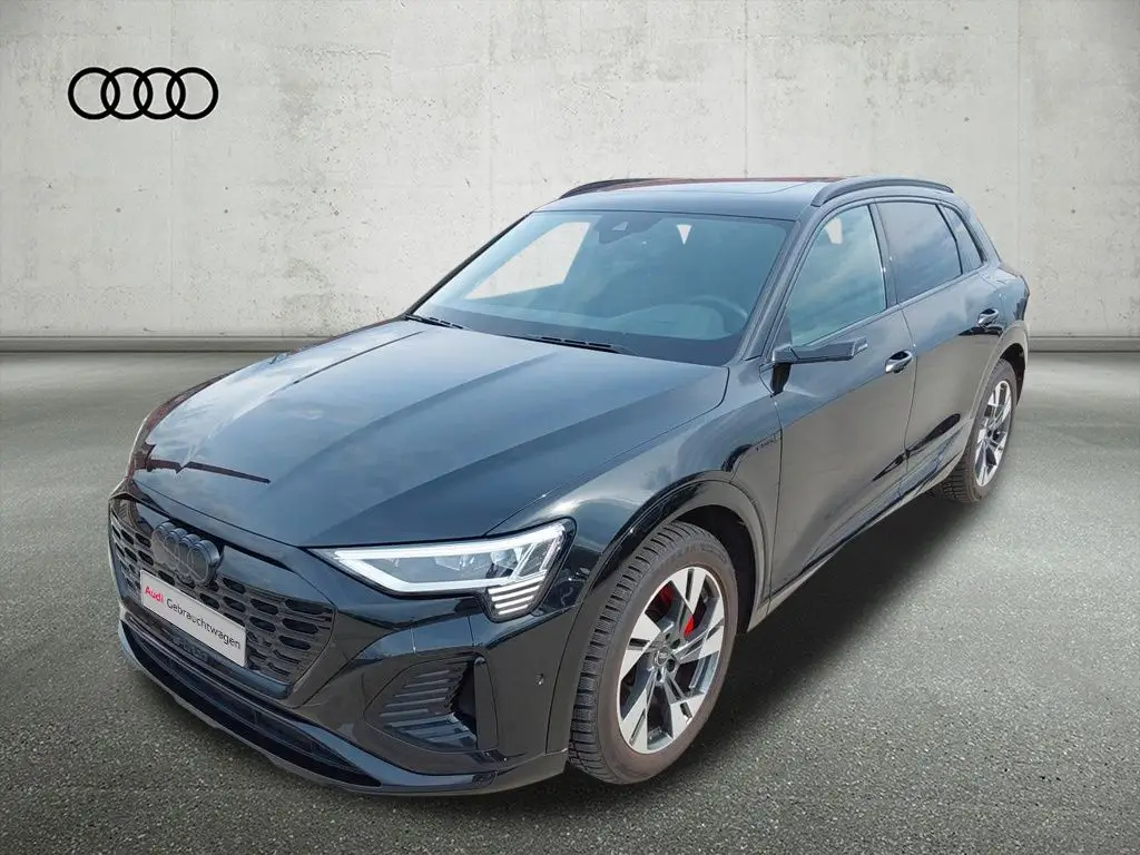 Photo 1 : Audi Q8 2023 Non renseigné