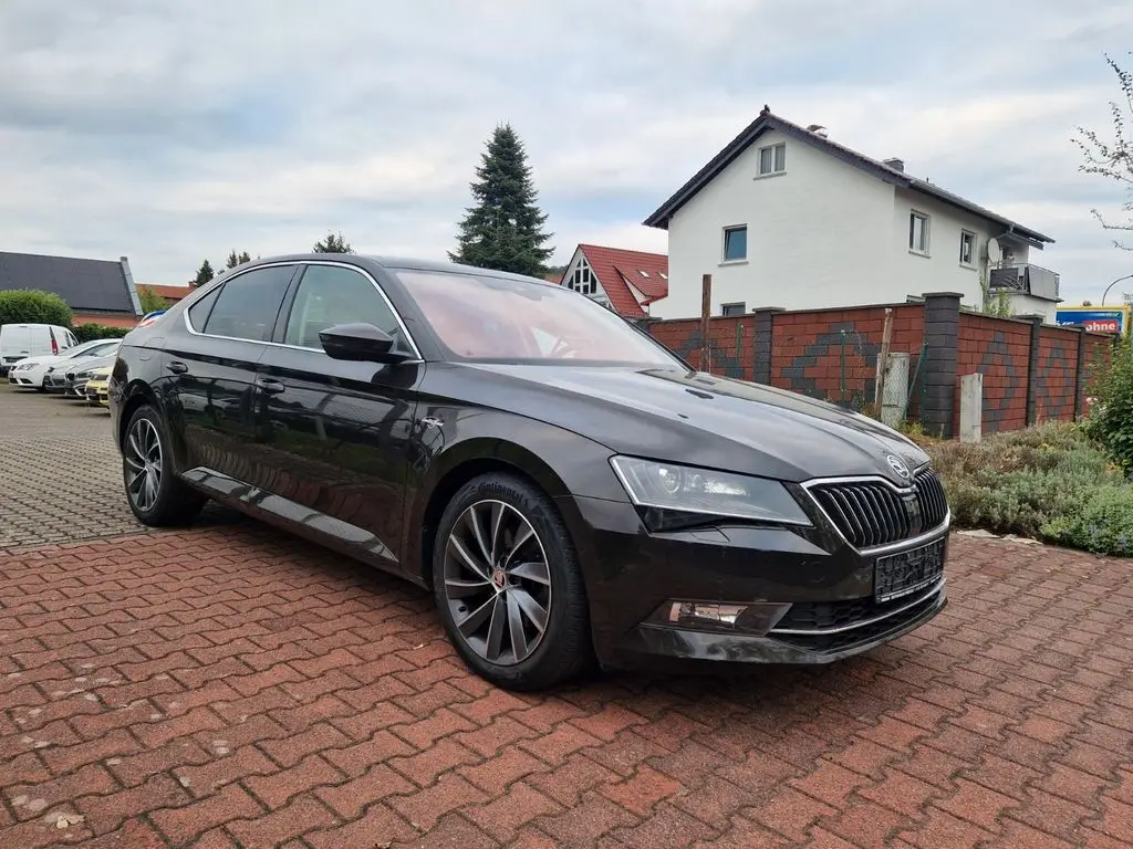 Photo 1 : Skoda Superb 2016 Petrol