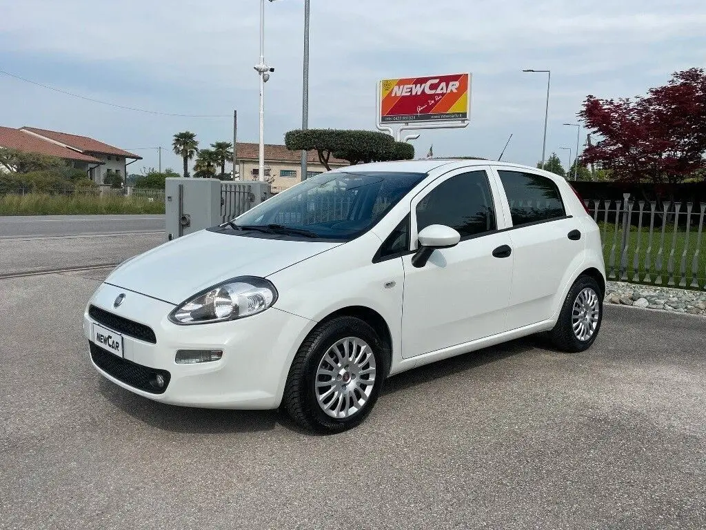 Photo 1 : Fiat Punto 2016 Petrol