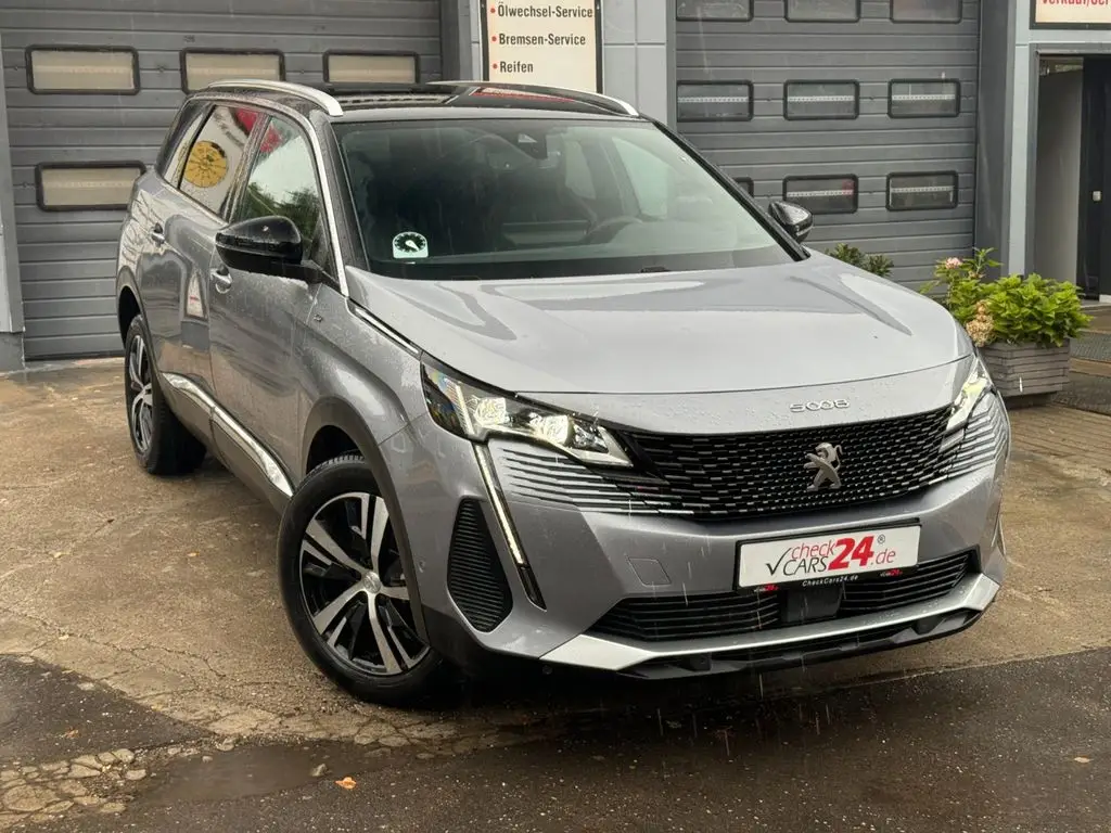 Photo 1 : Peugeot 5008 2023 Petrol