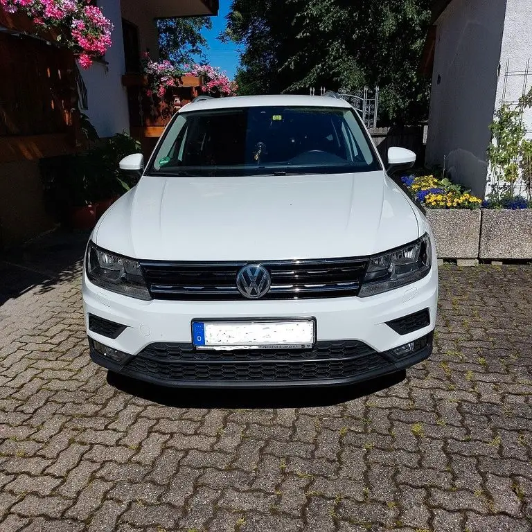 Photo 1 : Volkswagen Tiguan 2018 Essence