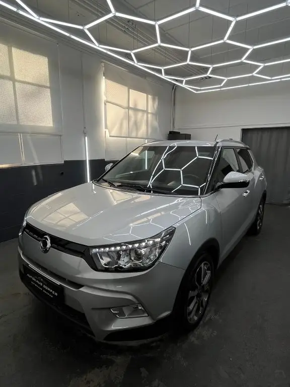 Photo 1 : Ssangyong Tivoli 2015 Petrol