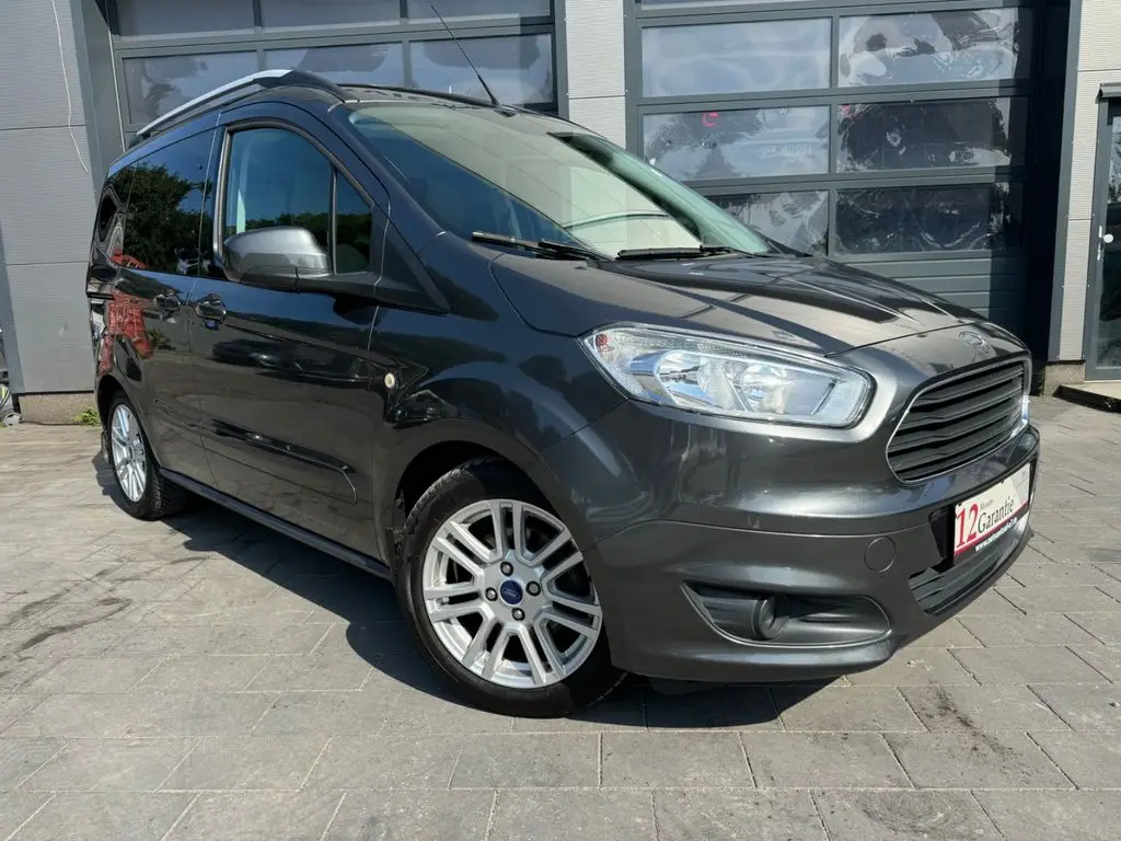 Photo 1 : Ford Tourneo 2017 Essence