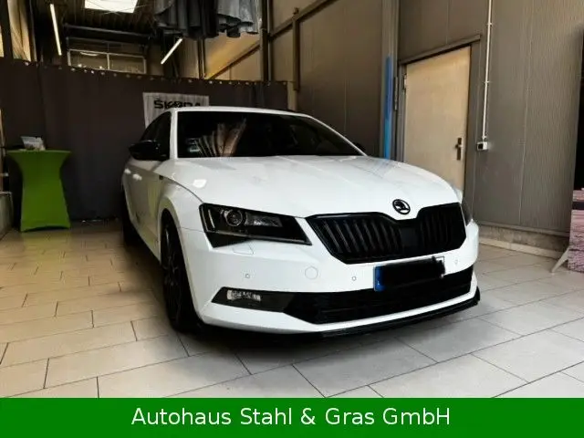 Photo 1 : Skoda Superb 2018 Petrol