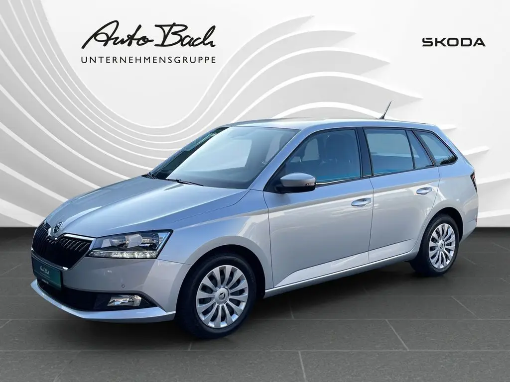 Photo 1 : Skoda Fabia 2021 Petrol