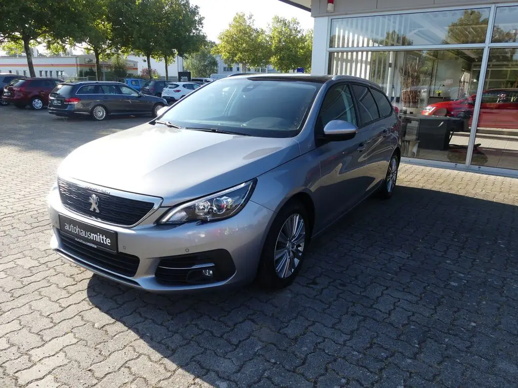 Photo 1 : Peugeot 308 2019 Petrol