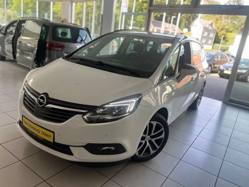 Photo 1 : Opel Zafira 2019 Diesel