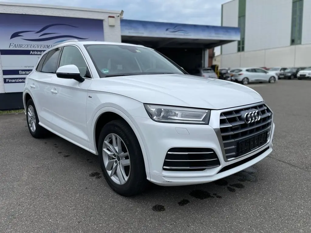 Photo 1 : Audi Q5 2020 Hybrid