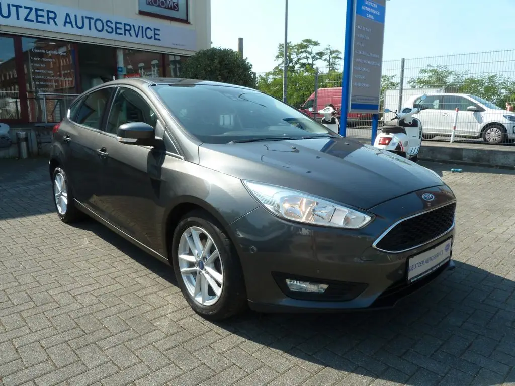 Photo 1 : Ford Focus 2014 Petrol