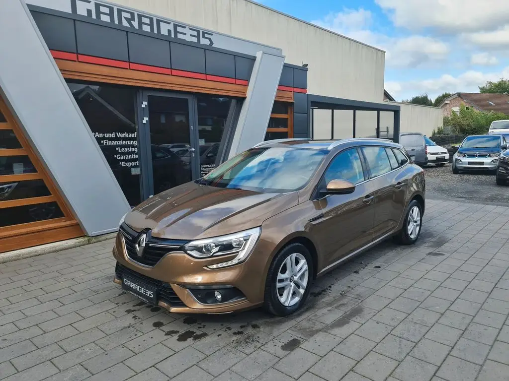 Photo 1 : Renault Megane 2017 Essence