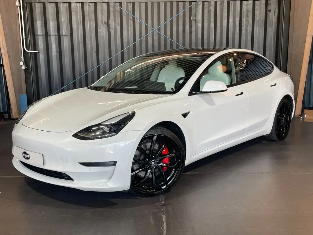 Photo 1 : Tesla Model 3 2021 Non renseigné