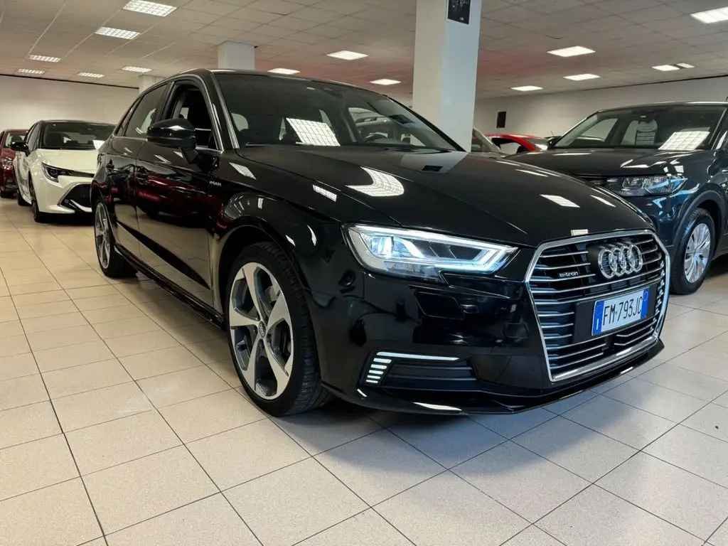 Photo 1 : Audi A3 2018 Hybride