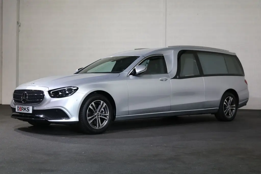 Photo 1 : Mercedes-benz Classe E 2022 Petrol