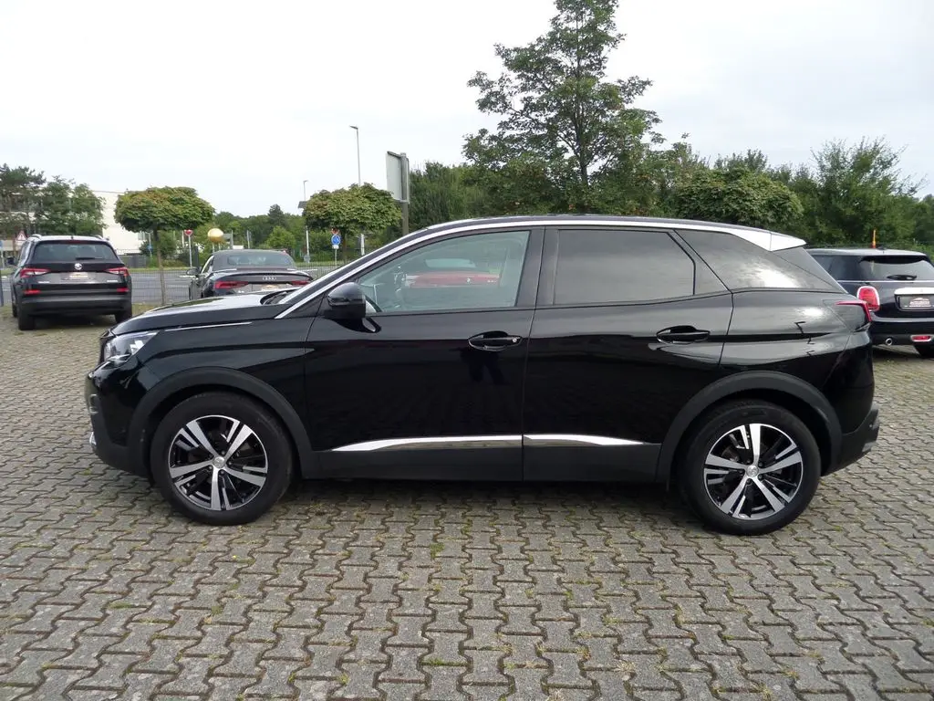 Photo 1 : Peugeot 3008 2019 Petrol