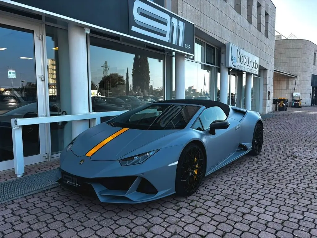 Photo 1 : Lamborghini Huracan 2024 Essence