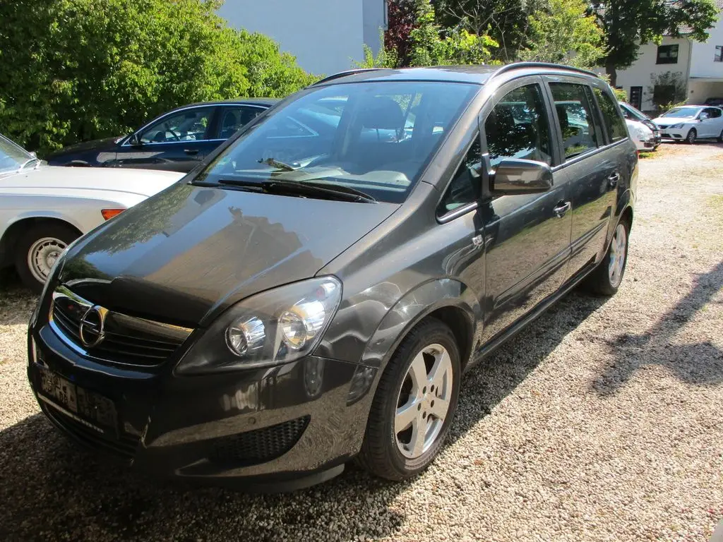 Photo 1 : Opel Zafira 2015 Petrol